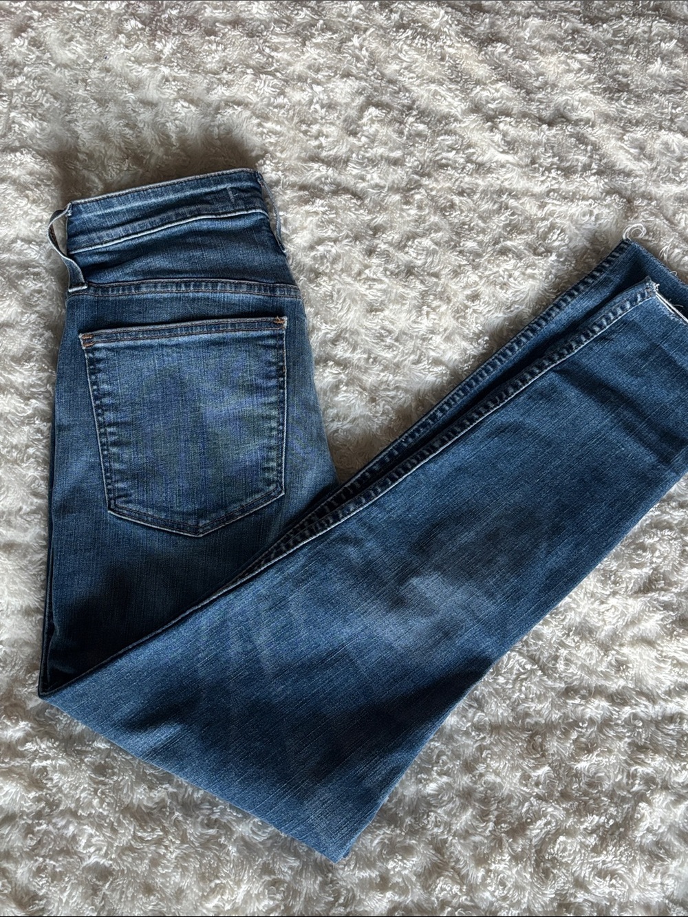 Madewell Distressed Women’s Curvy High-Rise Skinny Jeans in Medium Blue Wash - Picture 5 of 5